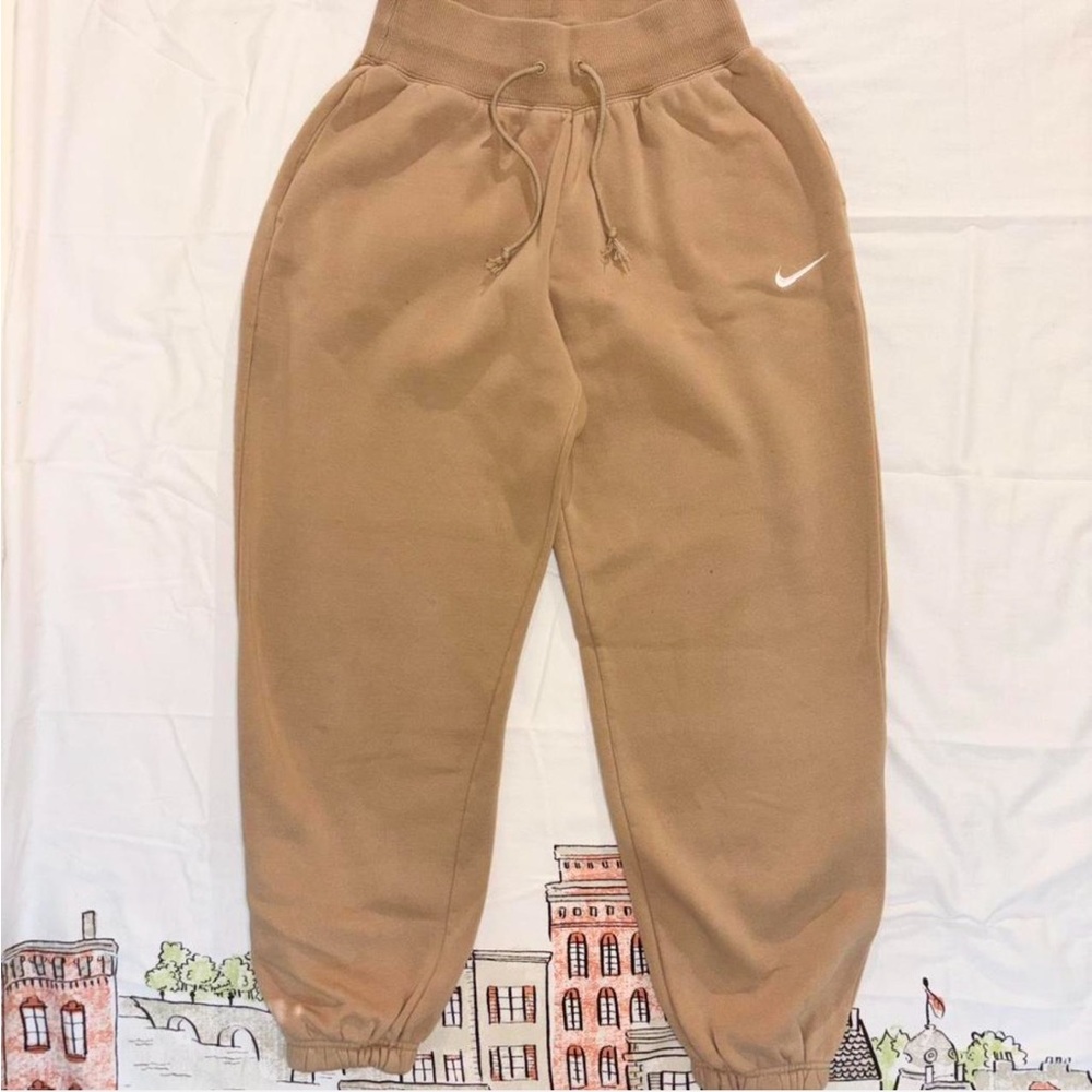 Nike Women's Tan Jogger Sweatpants